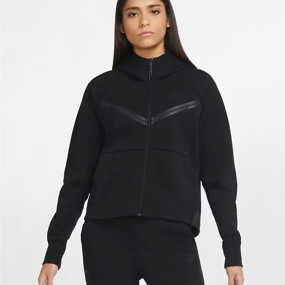 Black Nike tech WITH FREE 2 PC WAIST BEADS